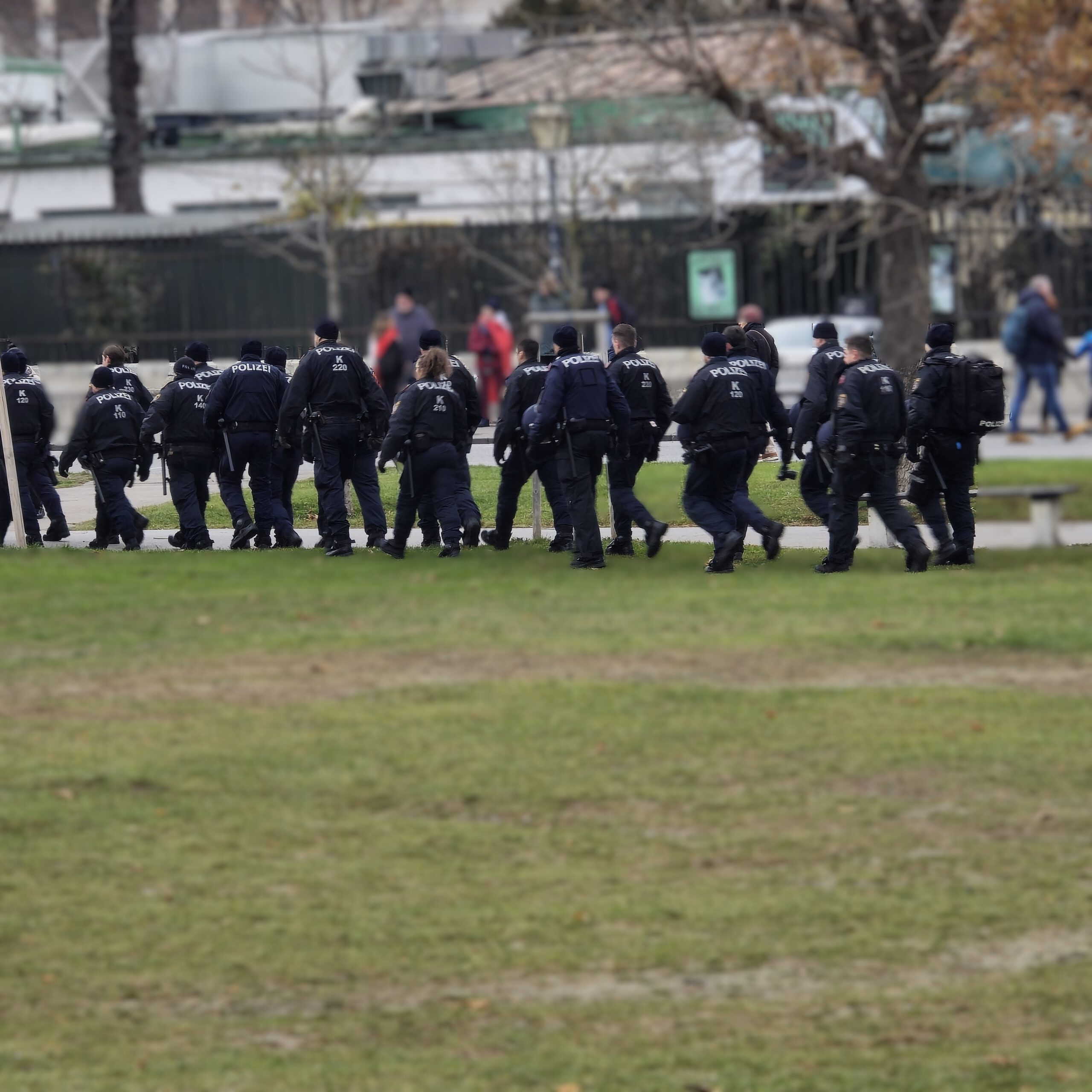 FPÖ-Demonstration am Wiener Heldenplatz 30.11. Die Sicherheit-Zeitung war vor Ort.