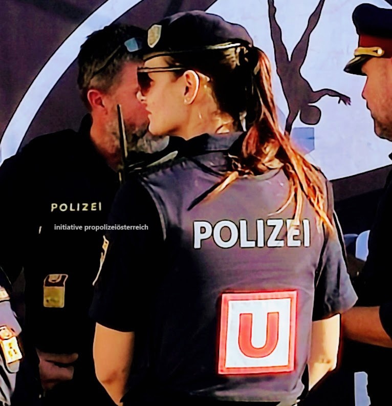 Respekt für Polizistinnen! Gratulationen aus der Bürgerinitiative Pro Polizei