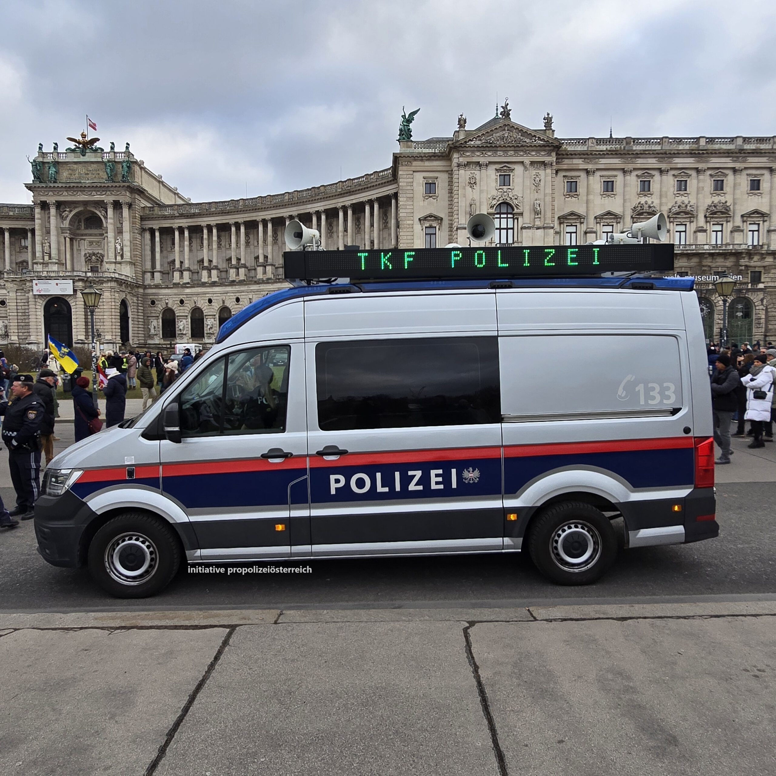 Demo am Heldenplatz: Polizei betont Notwendigkeit von Schutzmaßnahmen. Ungerechtigkeit oder nicht?