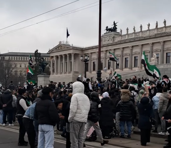 IS-Soldaten in Österreich: Prozess in Graz zeigt die Gefahren radikaler Netzwerke von Syrern.